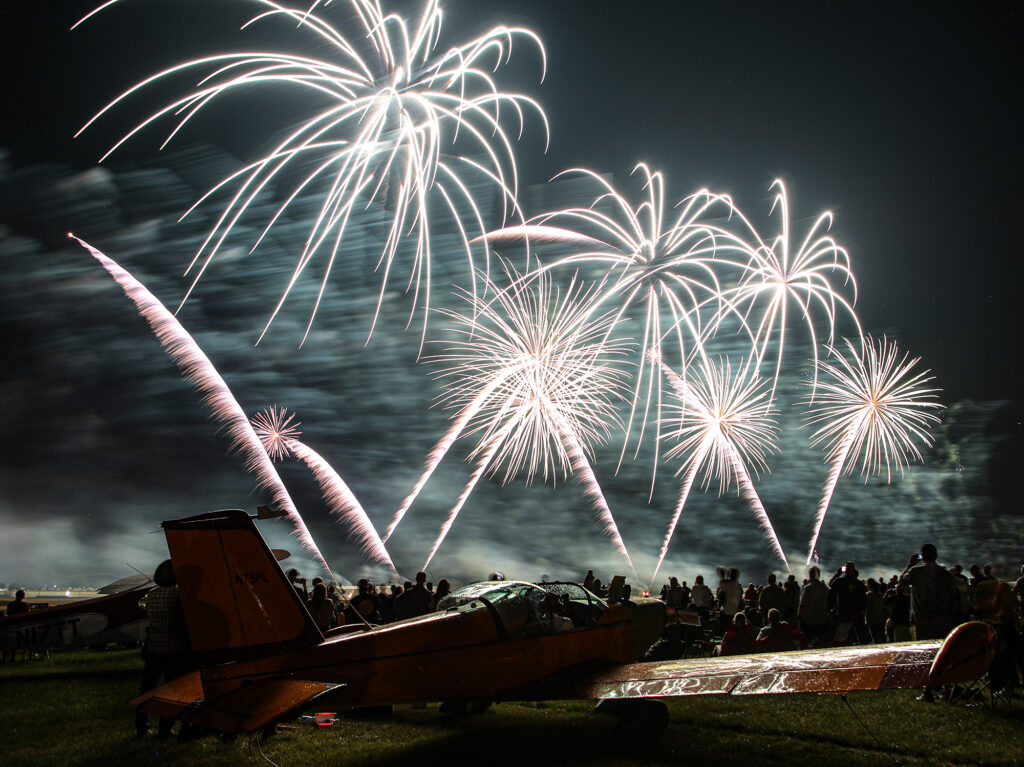 GALLERY EAA AirVenture Night Airshow And Fireworks KFIZ NewsTalk