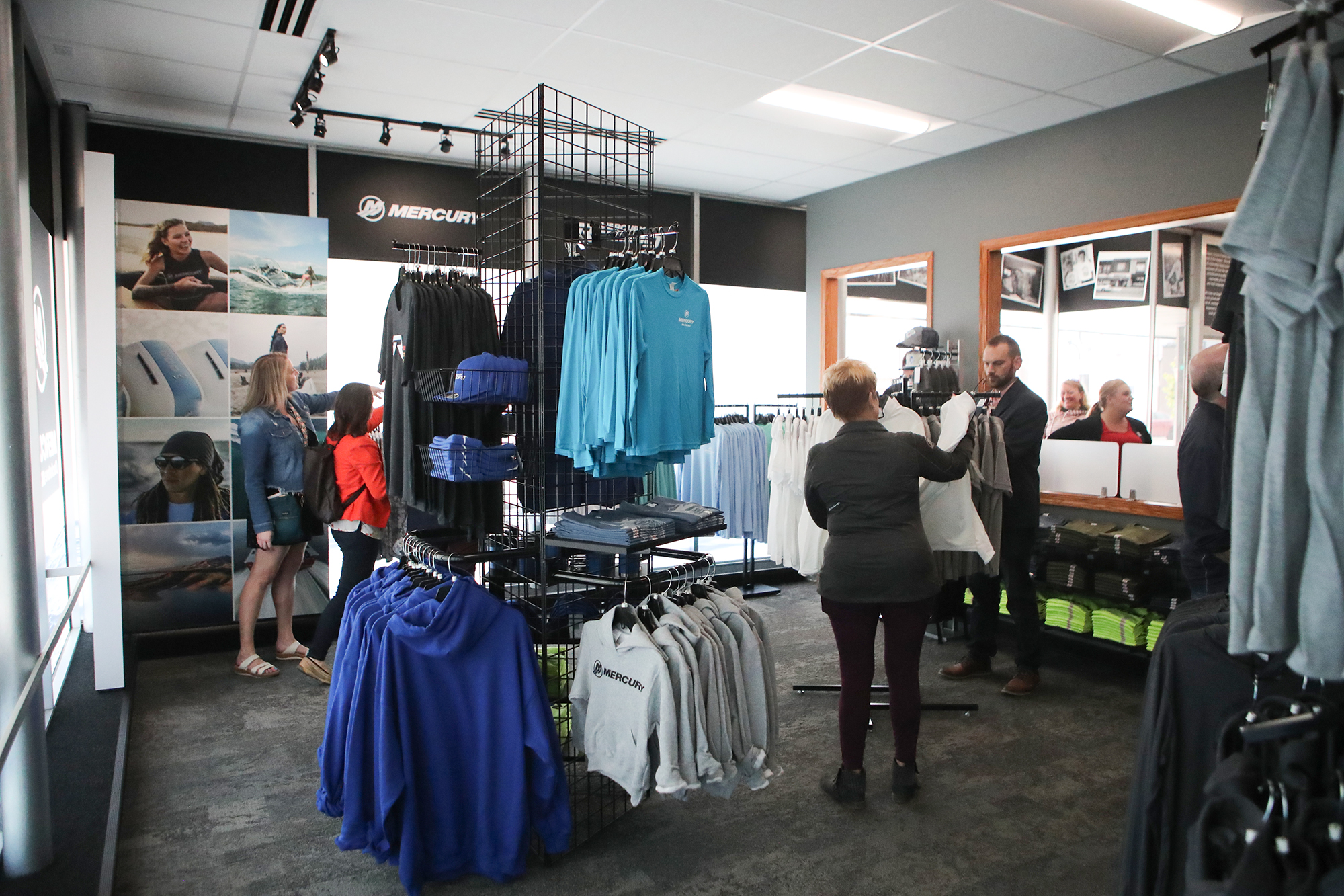 PHOTOS Mercury Marine And Hoppers Silk Screening & All Star Trophy