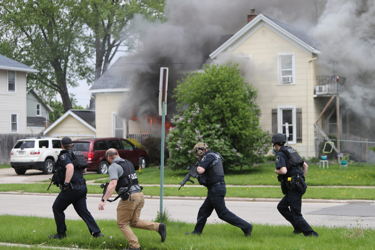 PHOTOS: Police Respond To Barricaded Man. Self Inflicts Wound To Throat ...