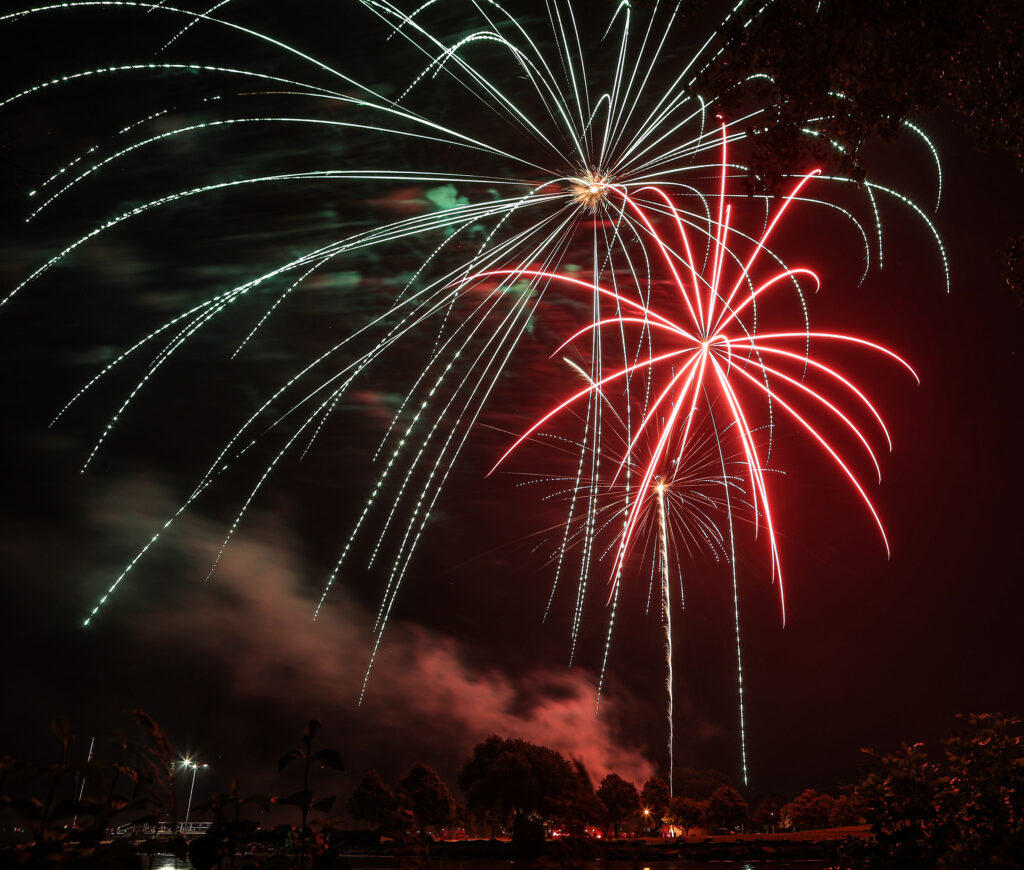 PHOTOS Fond du Lac 4th Of July Fireworks In Lakeside Park KFIZ News