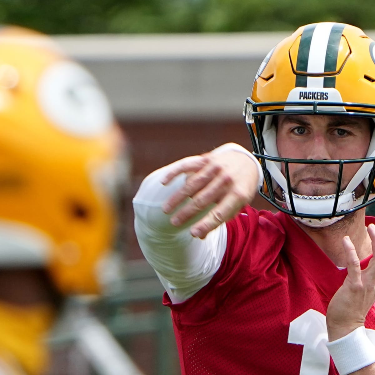 Packers release Danny Etling to cut backup quarterback race to two