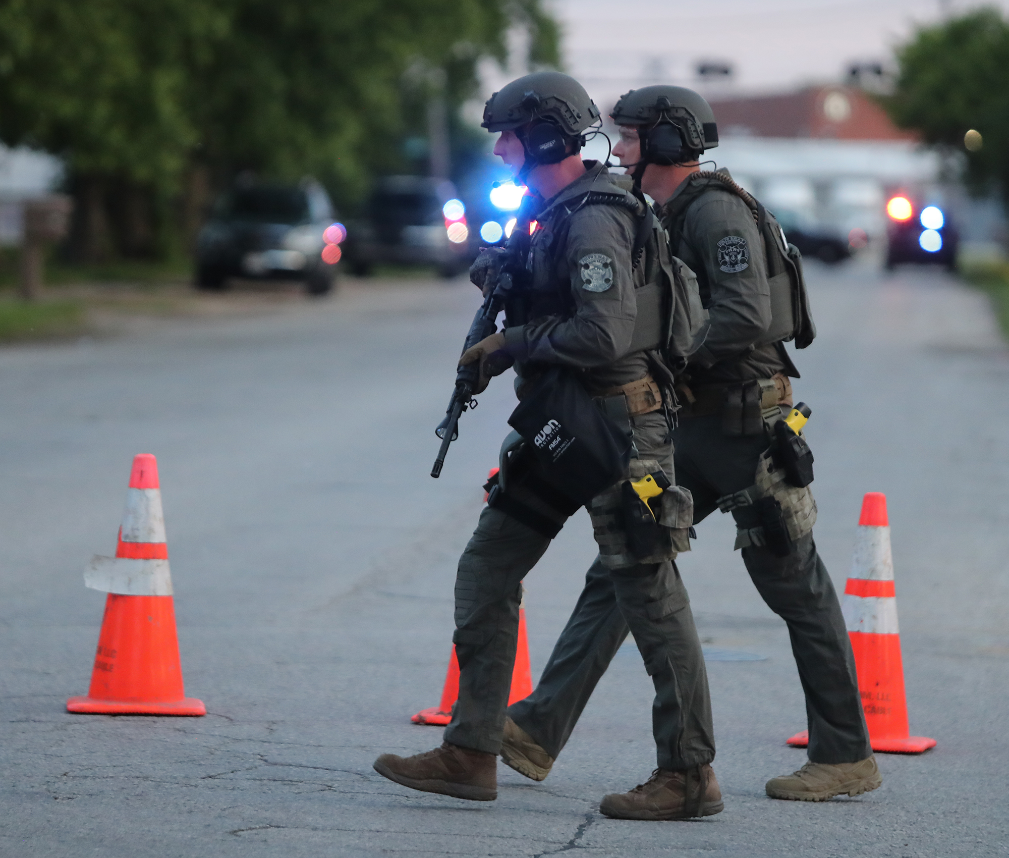 Photos Fond Du Lac Law Enforcement In Standoff With Armed Man Kfiz